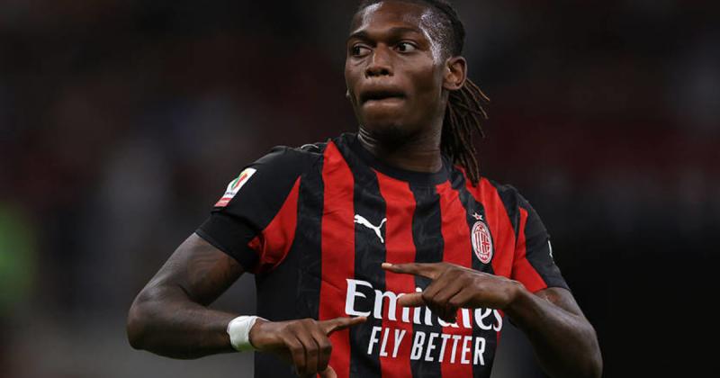 Рафаел Леан знову на полі: Мілан проводить підготовку до зустрічі з Ромою.