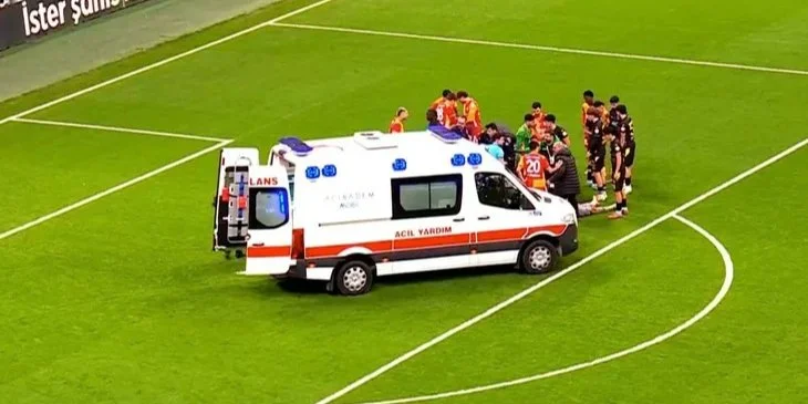 Гравець Галатасарая втратив свідомість після жахливого зіткнення під час Кубка Туреччини — відео події.