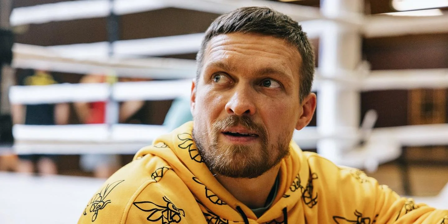 Усика зафіксували під час гри Україна — Швеція: боксер був серед звичайних фанатів — відеозапис.