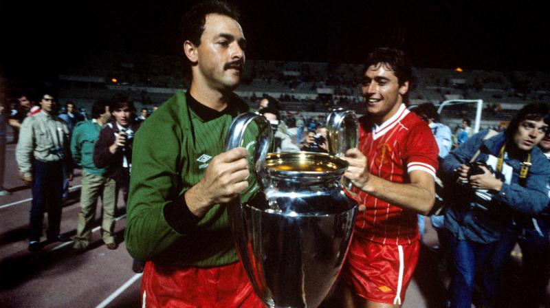 Від рядового в буші до воротаря Ліверпуля: війна, футбол та Африка крізь призму Брюса Гроббелара.