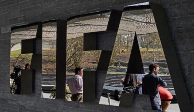 Національна команда України з футболу знизилася на дві сходинки у рейтингу ФІФА.